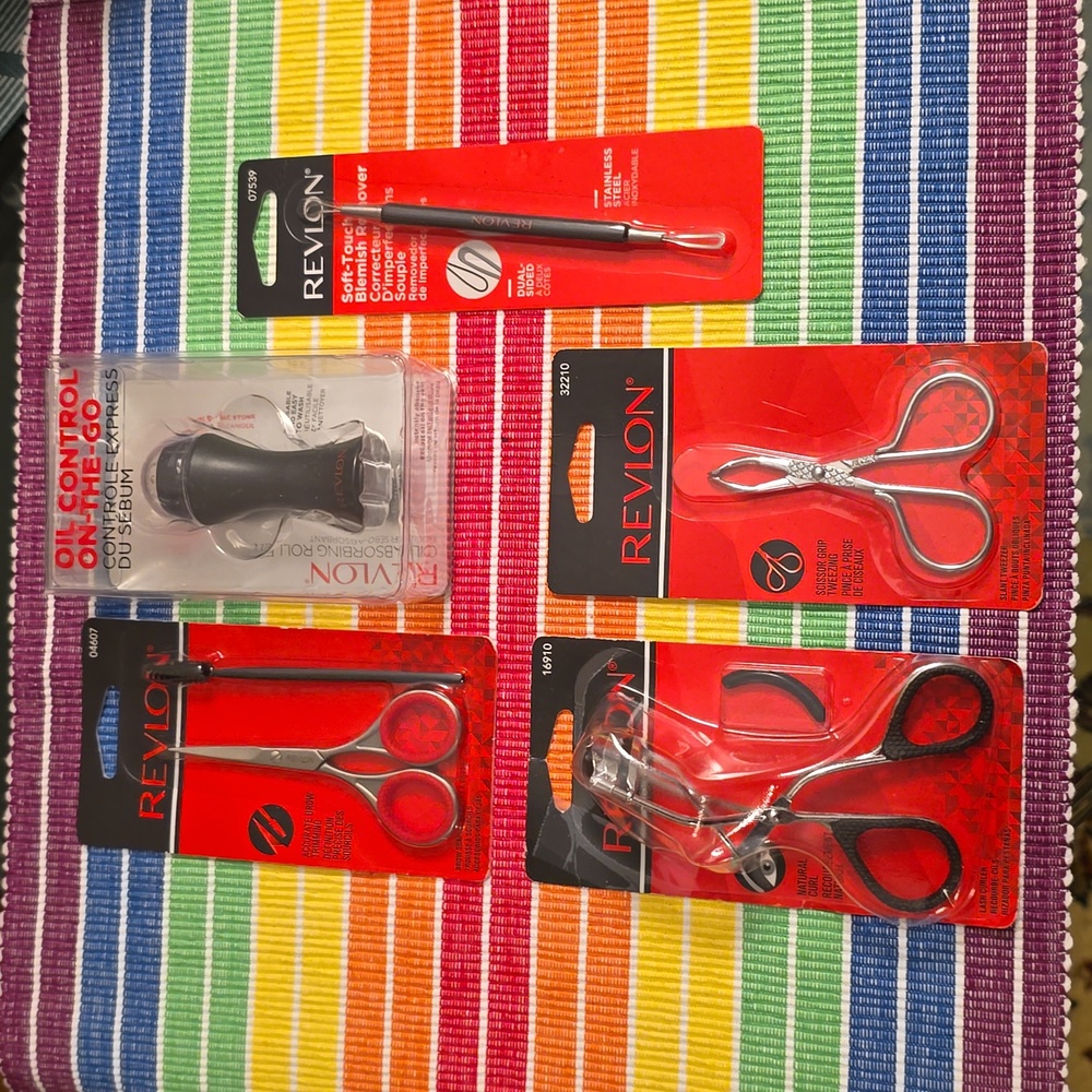 REVLON BRAND MAKEUP TOOLS BUNDLE OF 5 ITEMS